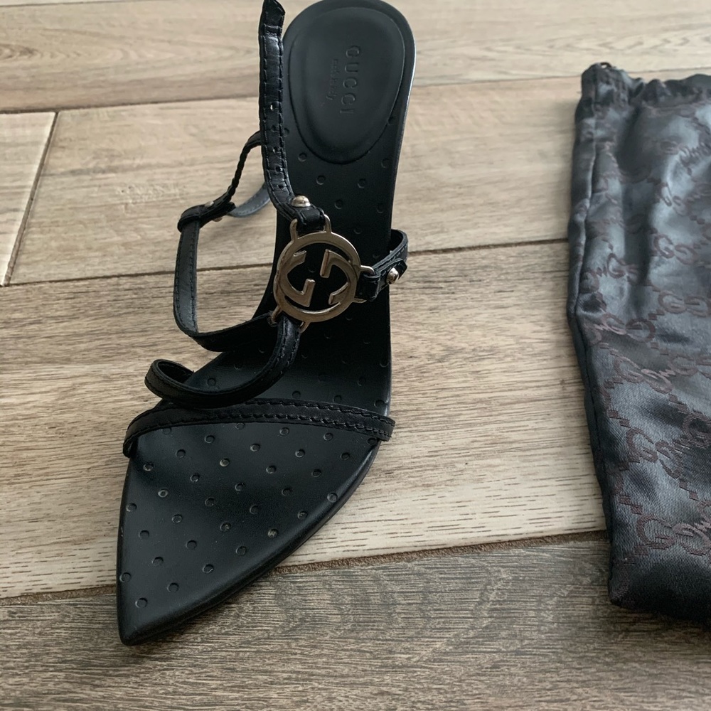 Auth Gucci opened toe heels with interlocking G’s